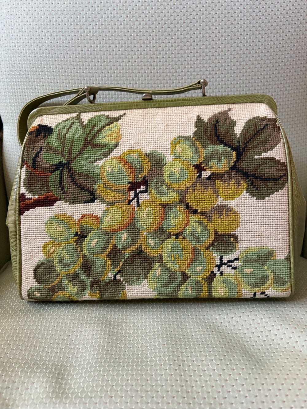 Isabella Fiore Green Tapestry Shoulder Bag with Grape Motif - Picture 2 of 3
